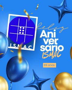 Foto: Cartaz azul de aniversário com balões e enfeites metálicos nas cores azul e dourado. No canto superior esquerdo há a logo do ISMAC. À direita aparece, em letras grandes brancas, o texto “Aniversário”, com a palavra “feliz” escrita em amarelo cursivo por cima. Abaixo, em amarelo cursivo também, está escrito “ISMAC”. Perto da parte inferior, um retângulo amarelo contém o texto “69 anos” em azul. Balões redondos azuis e dourados e um balão em forma de estrela azul escuro estão espalhados em volta, com fitilhos dourados caindo.